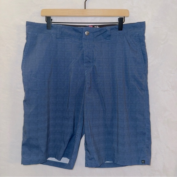 Men's Quiksilver Blue Plaid Amphibians Flat Front Hybrid Shorts size small - Picture 1 of 4